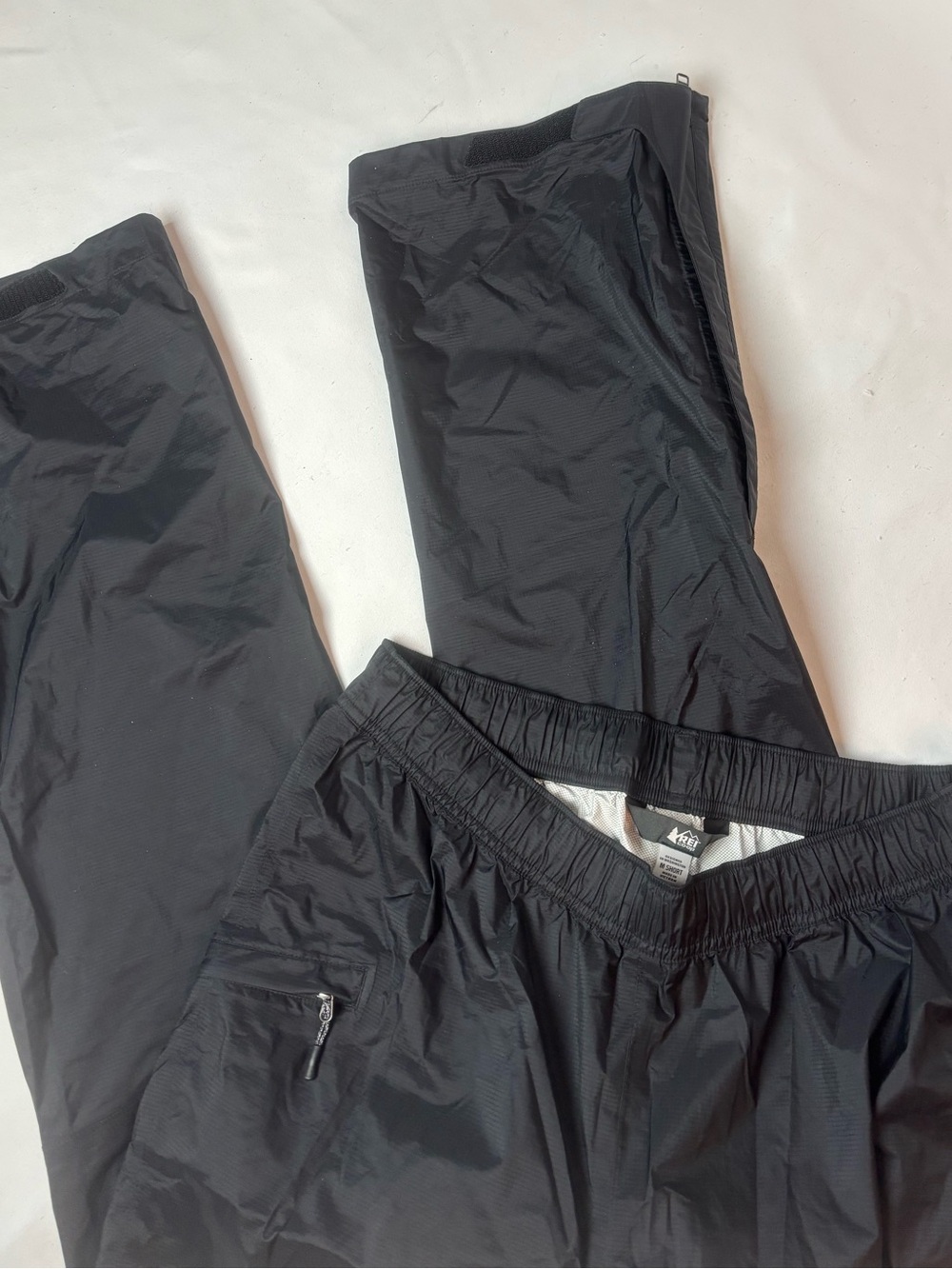 REI Coop Black Nylon Windbreaker Rain Pants Men’s Medium Short